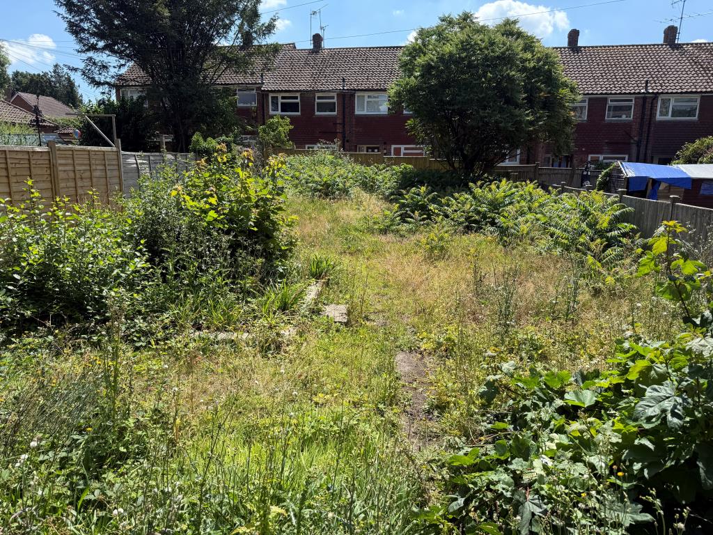 Lot: 170 - SEMI-DETACHED HOUSE IN NEED OF UPDATING - Rear Garden